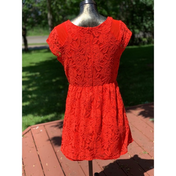 Lace Dress - Picture 3 of 4